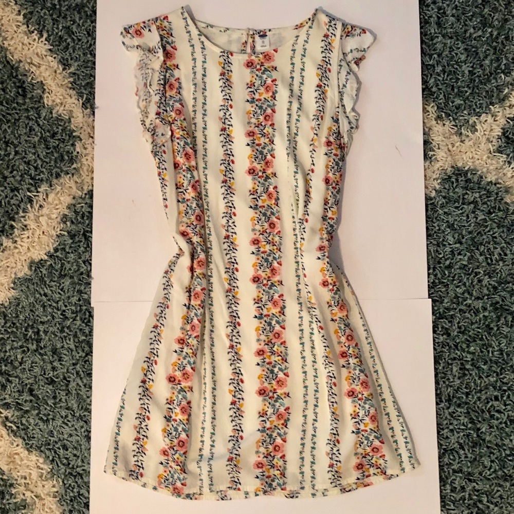 Old Navy Floral dress with ruffle sleeves.